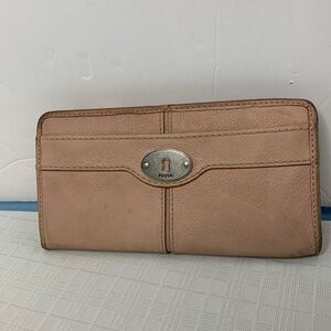 Fossil Womens Maddox  Leather Zip Around Wallet Clutch Key Hole Hardware